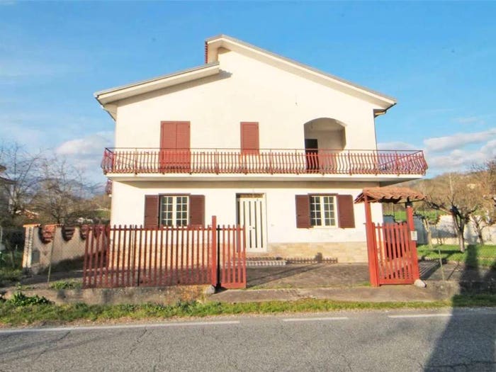 Casa con 6 locali in vendita in Via Sode SNC, Atina