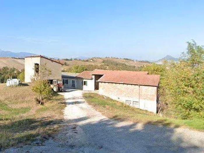 Casa con 6 locali in vendita in Montese