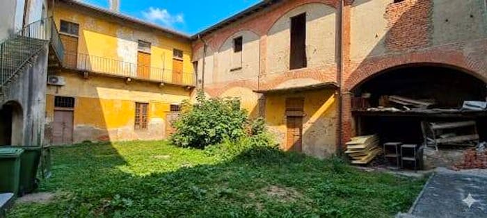Casa con 6 locali in vendita in Via Roma, Bardello con Malgesso e Bregano
