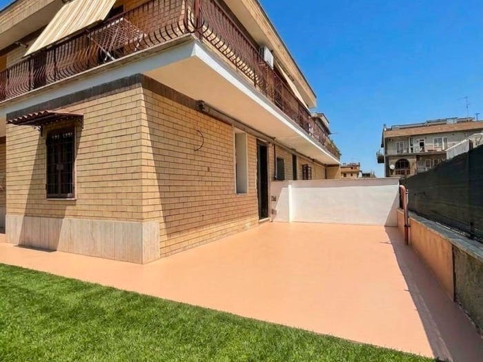 Appartamento trilocale in vendita in Via Palagonia, Borghesiana, Roma