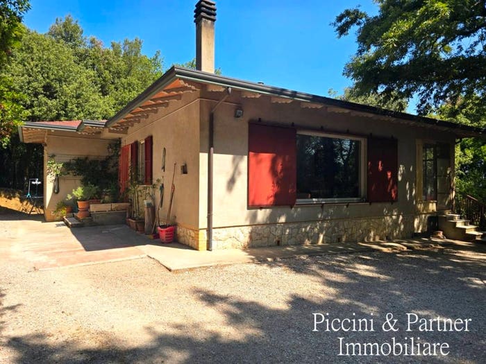 Casa con 6 locali in vendita in Via Cinque Cerri, Bettona
