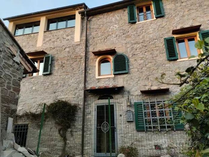 Casa con 6 locali in vendita in Via Roma Londa Fi Italia, Centro, Londa