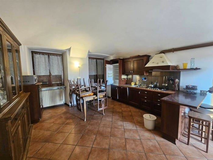 Appartamento con 5 locali in vendita in Via Massa, Roppolo