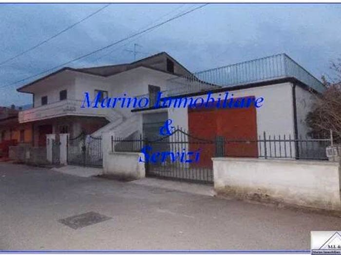 Appartamento con 6 locali in vendita in Via Giuseppe Capuano, Calvi Risorta