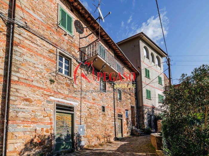 Casa con 6 locali in vendita in Vicolo Angeli, Castelli Pescia Nord, Pescia