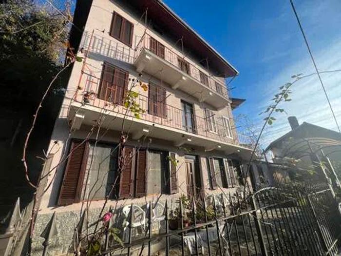 Casa con 6 locali in vendita in Via Cossa, Coggiola