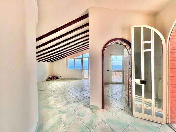 Appartamento quadrilocale in vendita in Via Giacinto Carini, San Giovanni, Giarre