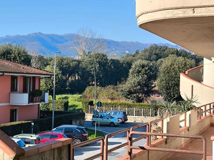 Appartamento quadrilocale in vendita in Via Eugenio Montale, Margine Coperta Traversagna, Massa e Cozzile