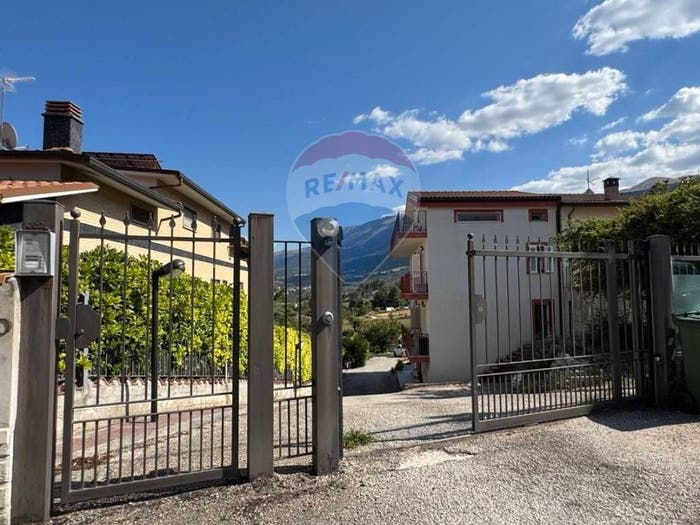 Casa quadrilocale in vendita in Via San Cipriano, Bellavista Pianola, L'Aquila