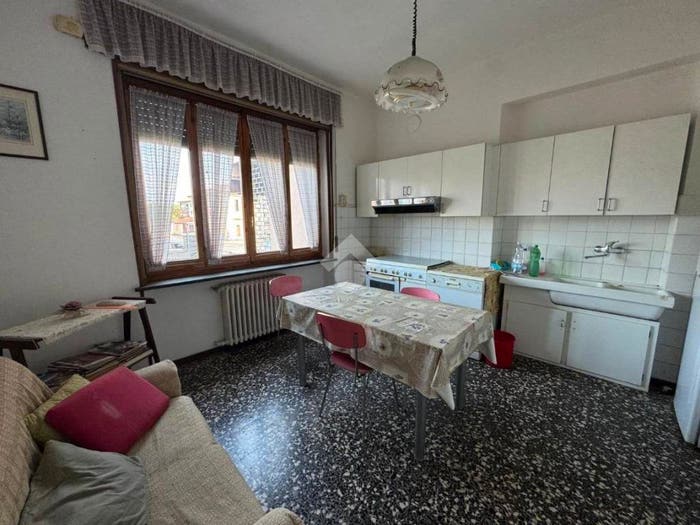 Casa con 6 locali in vendita in Piazzale Italia, Carpignano Sesia