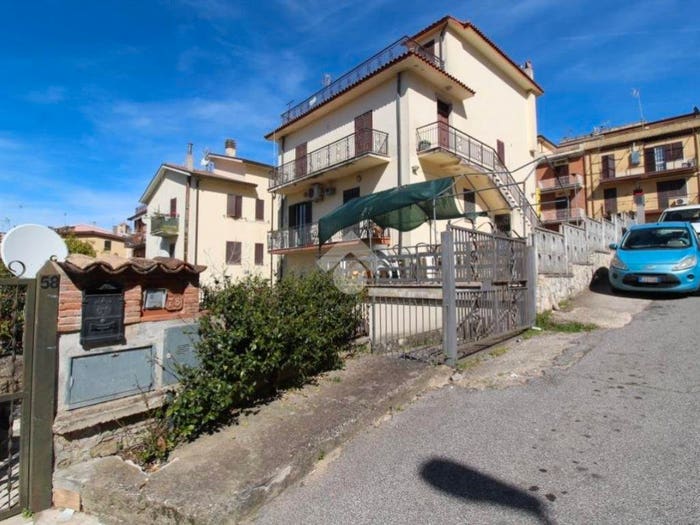 Appartamento trilocale in vendita in Via novembre, Montorio Romano