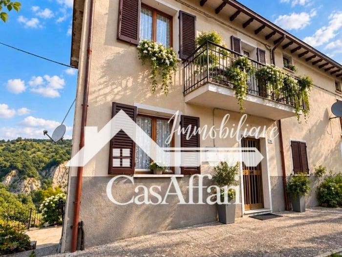 Casa trilocale in vendita in Via Velucciana, Carpineti