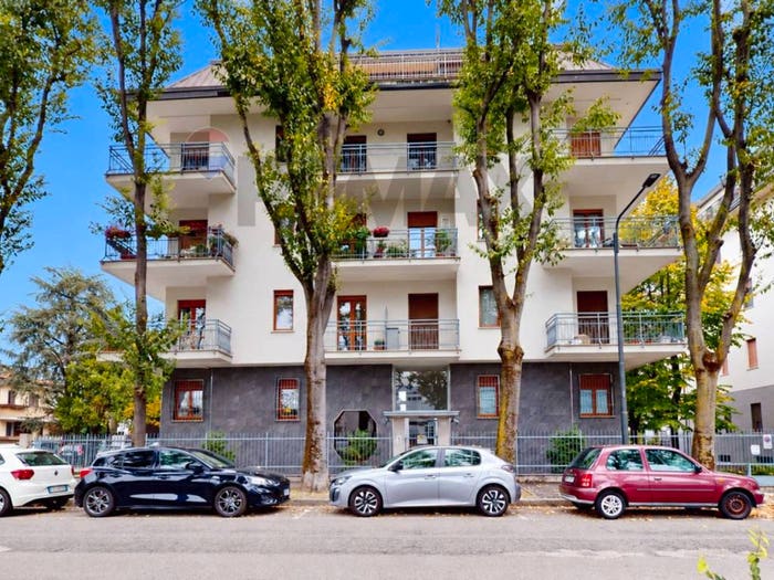 Appartamento quadrilocale in vendita in Via Calamandrei, Centro, Cologno Monzese