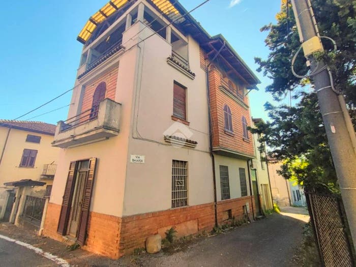 Casa con 6 locali in vendita in Via Baiardi, Centro, Cerreto Grue