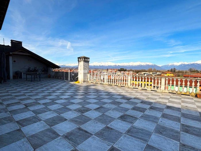 Casa con 6 locali in vendita in Vische