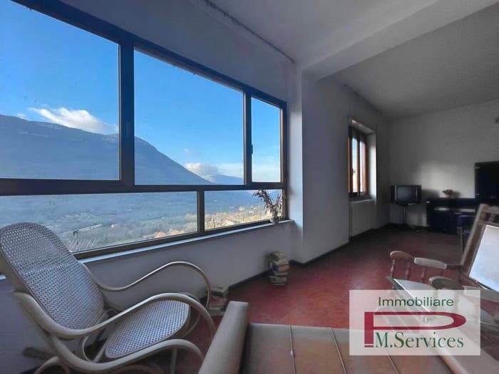 Appartamento con 6 locali in vendita in Via Roma, Vallecorsa