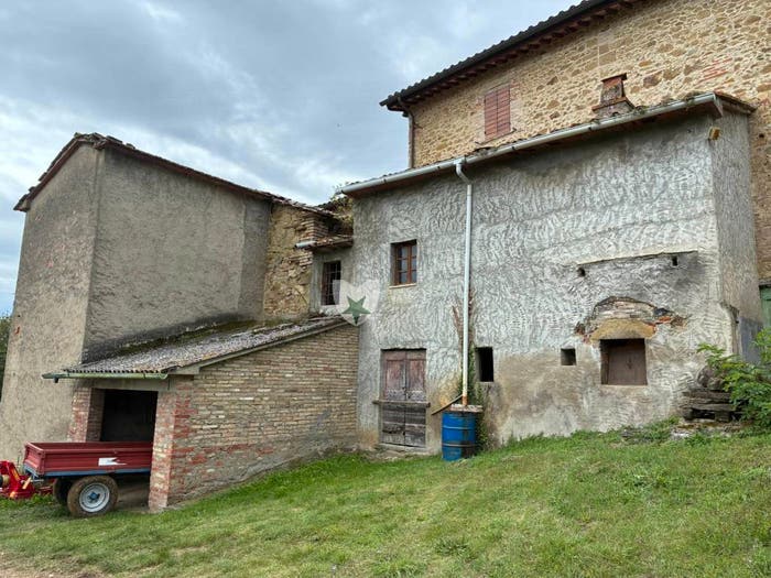 Casa con 6 locali in vendita in Strada Statale di Montecchi, Citerna