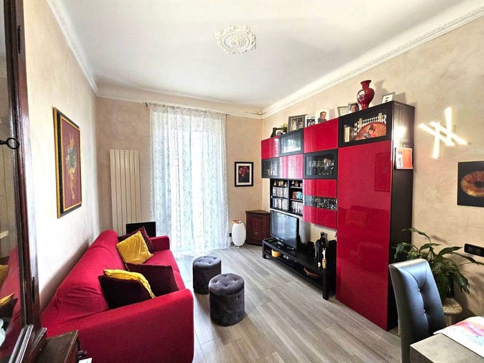 Appartamento trilocale in vendita in Via Luca Tarigo, Pegli, Genova