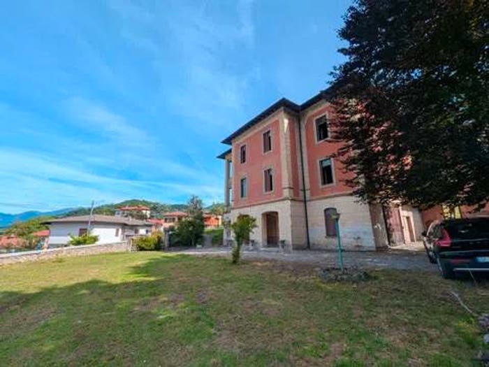 Casa con 6 locali in vendita in Via Alessandro Volta, Centro, Dumenza
