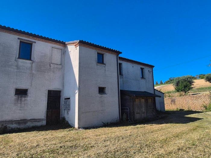 Casa con 6 locali in vendita in Via Corticelli, Osimo