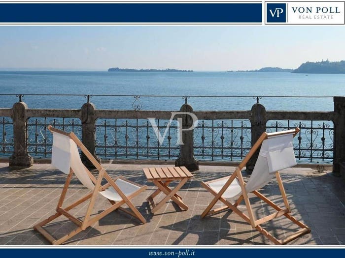 Casa con 6 locali in vendita in Lungolago G D'Annunzio, Centro, Gardone Riviera