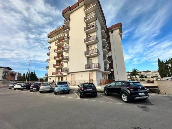 Appartamento trilocale in vendita in VIA E A MARIO, Rudiae Casermette, Lecce