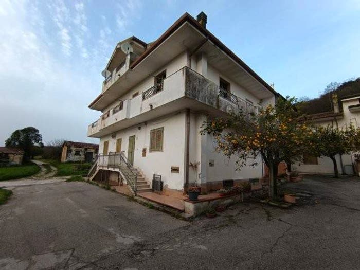 Casa con 6 locali in vendita in Frazione Mistrati, Mastrati, Pratella