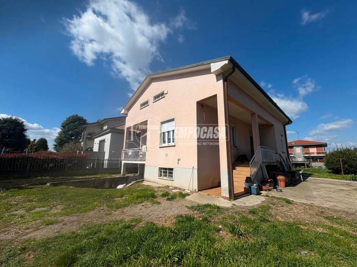 Casa trilocale in vendita in Via leopardi, Centro, Cogliate