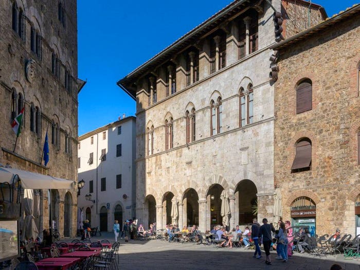 Casa con 6 locali in vendita in Piazza Giuseppe Garibaldi, Centro, Massa Marittima