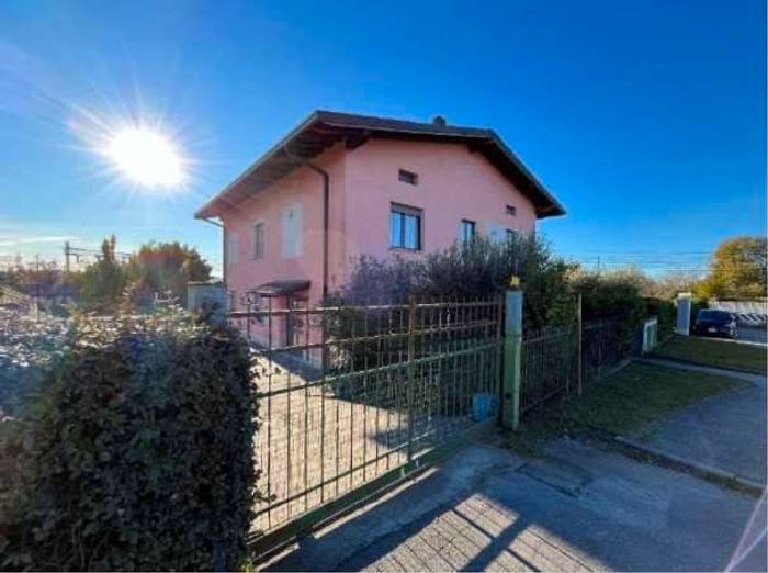 Appartamento trilocale in vendita in Via Napoleone Tirale, Lonato, Lonato del Garda