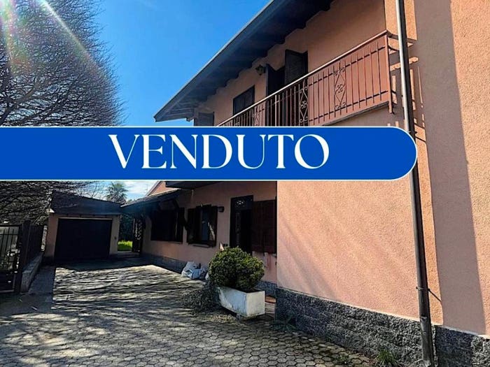 Casa quadrilocale in vendita in Via Edmondo De Amicis, Bolladello Peveranza, Cairate