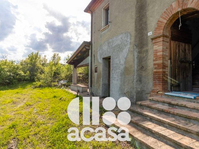 Casa con 6 locali in vendita in via samba, Roncofreddo