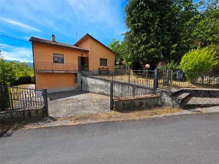 Casa con 6 locali in vendita in Località Giappone No Number, San Romano in Garfagnana