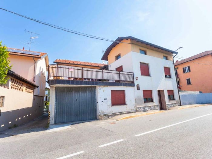 Casa con 6 locali in vendita in Invorio