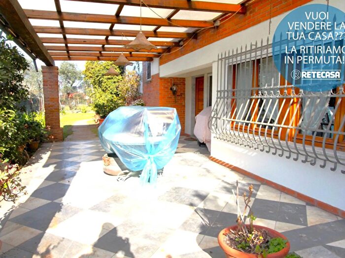 Casa con 12 locali in vendita in Via Ranocchiaio, Seravezza