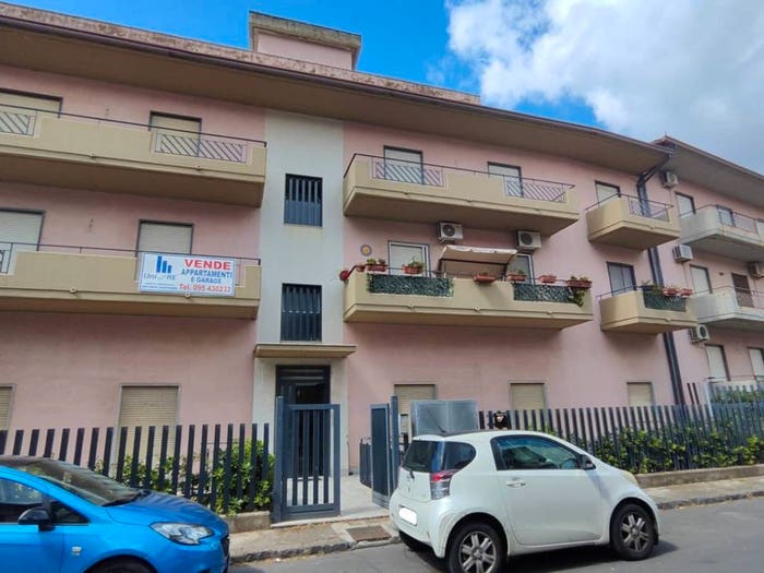 Appartamento quadrilocale in vendita in Via Vergine Maria, Centro, Camporotondo Etneo