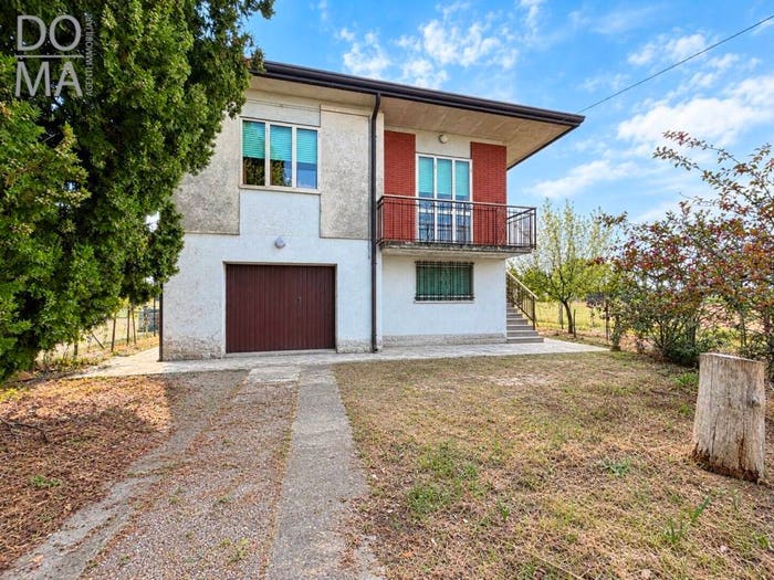 Casa con 6 locali in vendita in VIA MARCHI, Taglio di Po