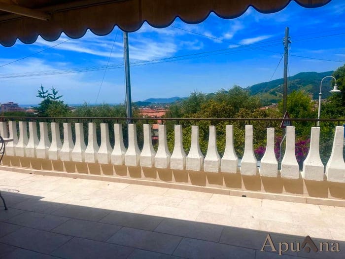Appartamento quadrilocale in vendita in Via S Francesco, Centro, Massa