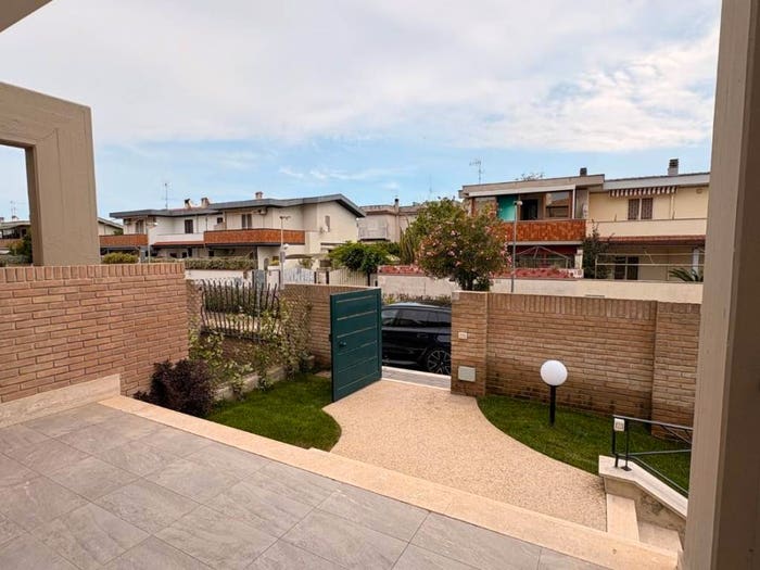 Casa quadrilocale in vendita in Via di Valle Schioia, Villaggio Giornalisti Poggio, Anzio
