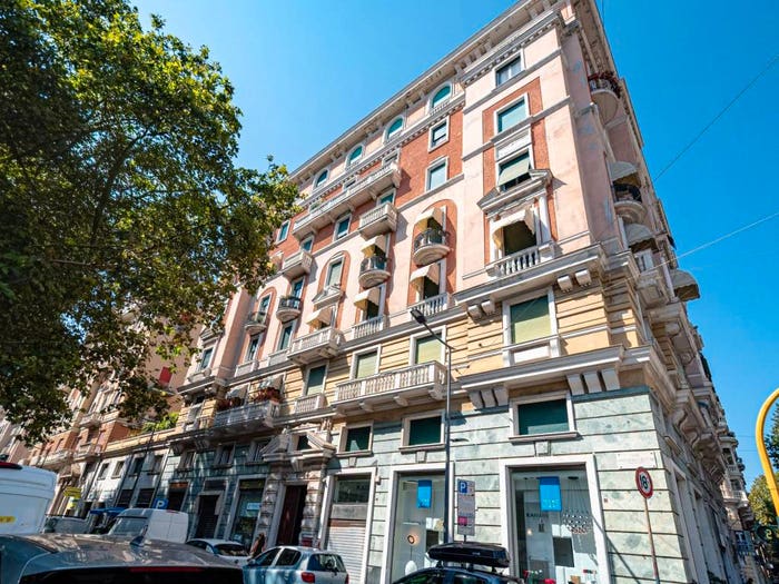Appartamento con 6 locali in vendita in Via Antonio Cecchi, Foce, Genova