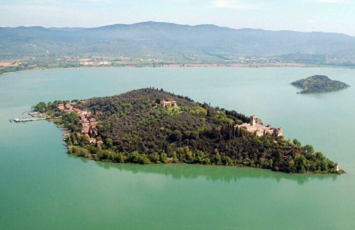 Casa con 6 locali in vendita in Tuoro sul Trasimeno