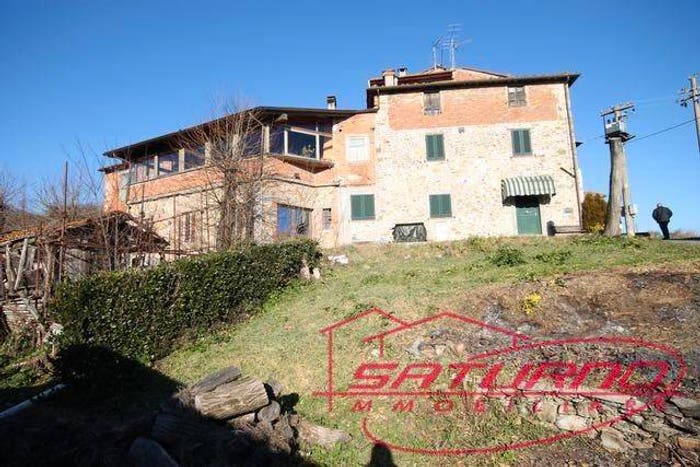 Casa con 6 locali in vendita in Via Massa e Nazzalla, Aquilea Mastiano, Lucca