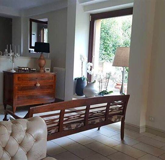 Casa con 6 locali in vendita in Varano, Ancona
