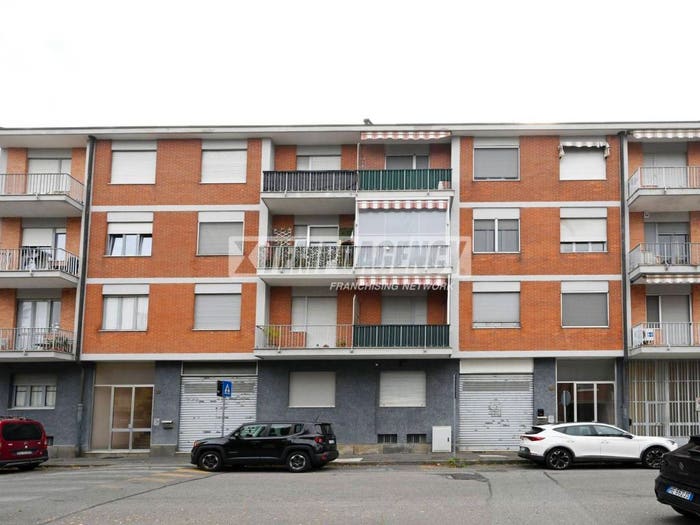 Appartamento trilocale in vendita in Via Natale Sandre, Venaria Reale
