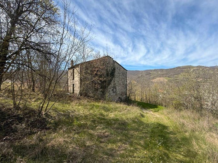 Casa con 6 locali in vendita in Coli