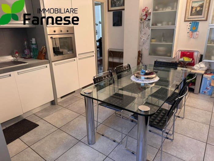 Appartamento quadrilocale in vendita in Via Savino Varazzani, Clinica Piacenza, Piacenza