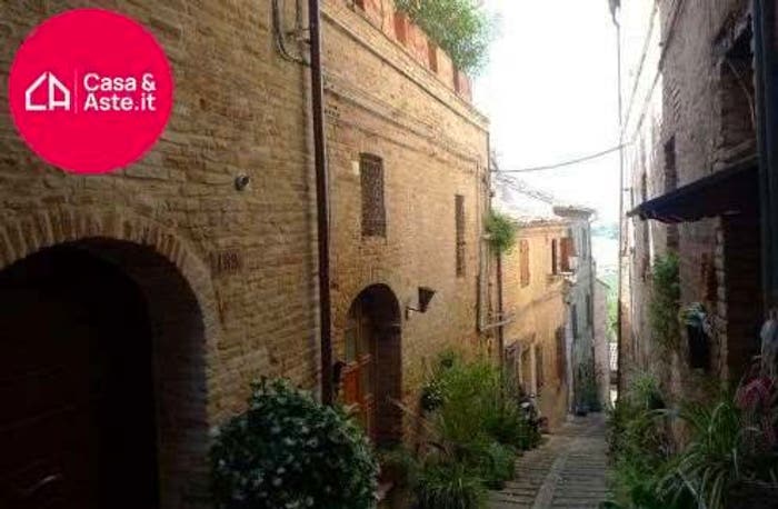 Appartamento con 6 locali in vendita in Vicolo del Pavone, Civitanova Alta, Civitanova Marche