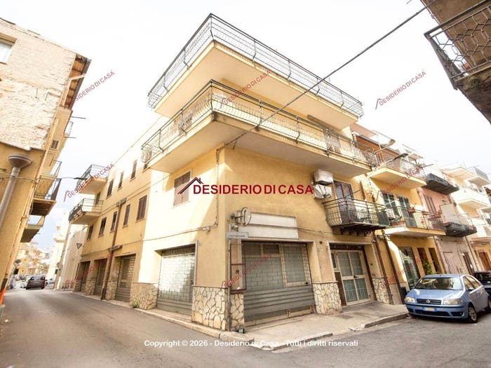 Appartamento con 5 locali in vendita in Via Lo Re, Centro, Bagheria