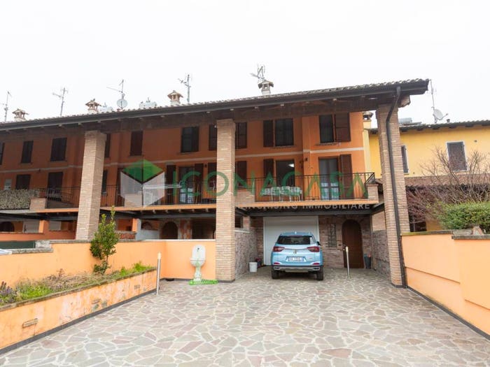 Casa con 6 locali in vendita in Via Silvio Pellico, Centro, Fiesco