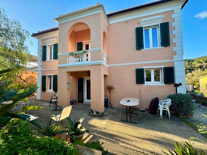 Casa con 6 locali in vendita in Rio Marina, Rio
